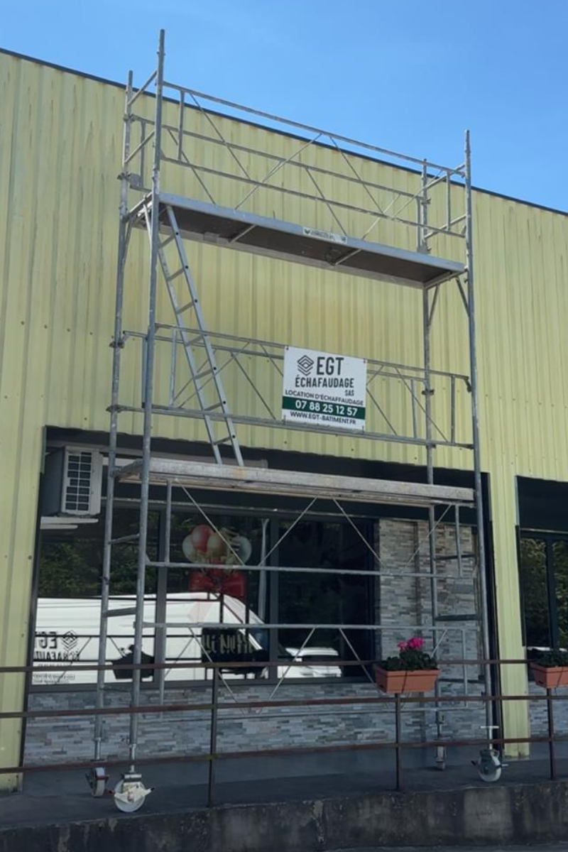 Location d'échafaudage roulant pour le restaurant Panda Wok à Schweighouse-sur-Moder