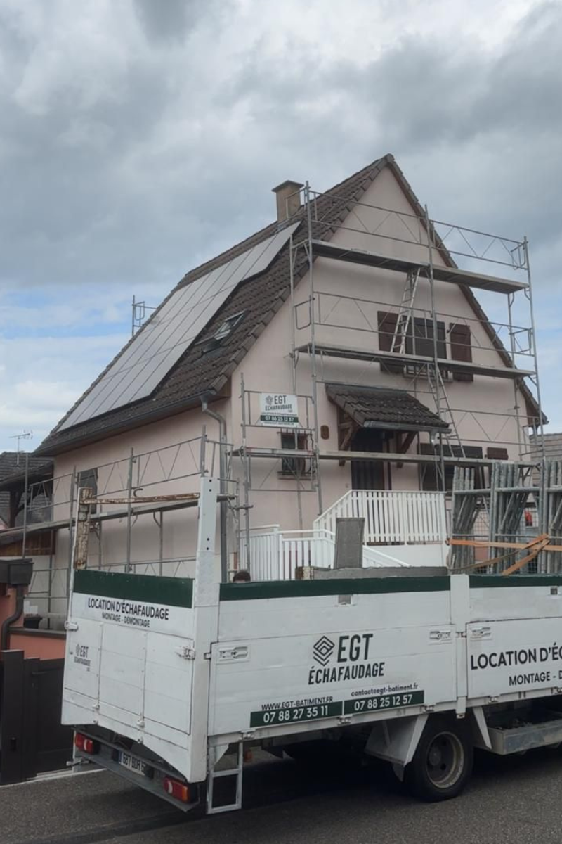 Montage d'échafaudages sécurisé pour des travaux en hauteur à Drusenheim